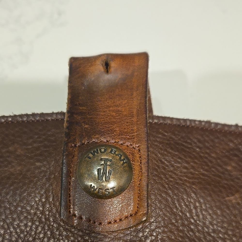 Two Bar West Brown Leather Crossbody Bag with Flap Closure - Picture 5 of 8